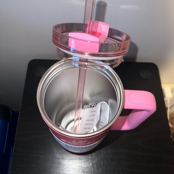 BNWT 40oz Pink Parade Stanley - Picture 5 of 5